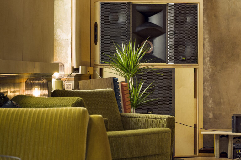 Restaurant Gutschein für OWLs Listeningbar & Restaurant